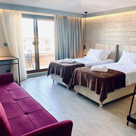 Deluxe Rooms In Blloku Area 地拉那 外观 照片
