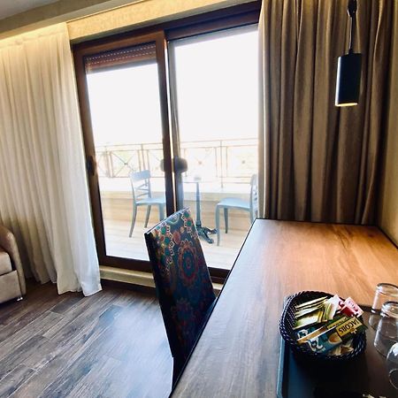 Deluxe Rooms In Blloku Area 地拉那 外观 照片