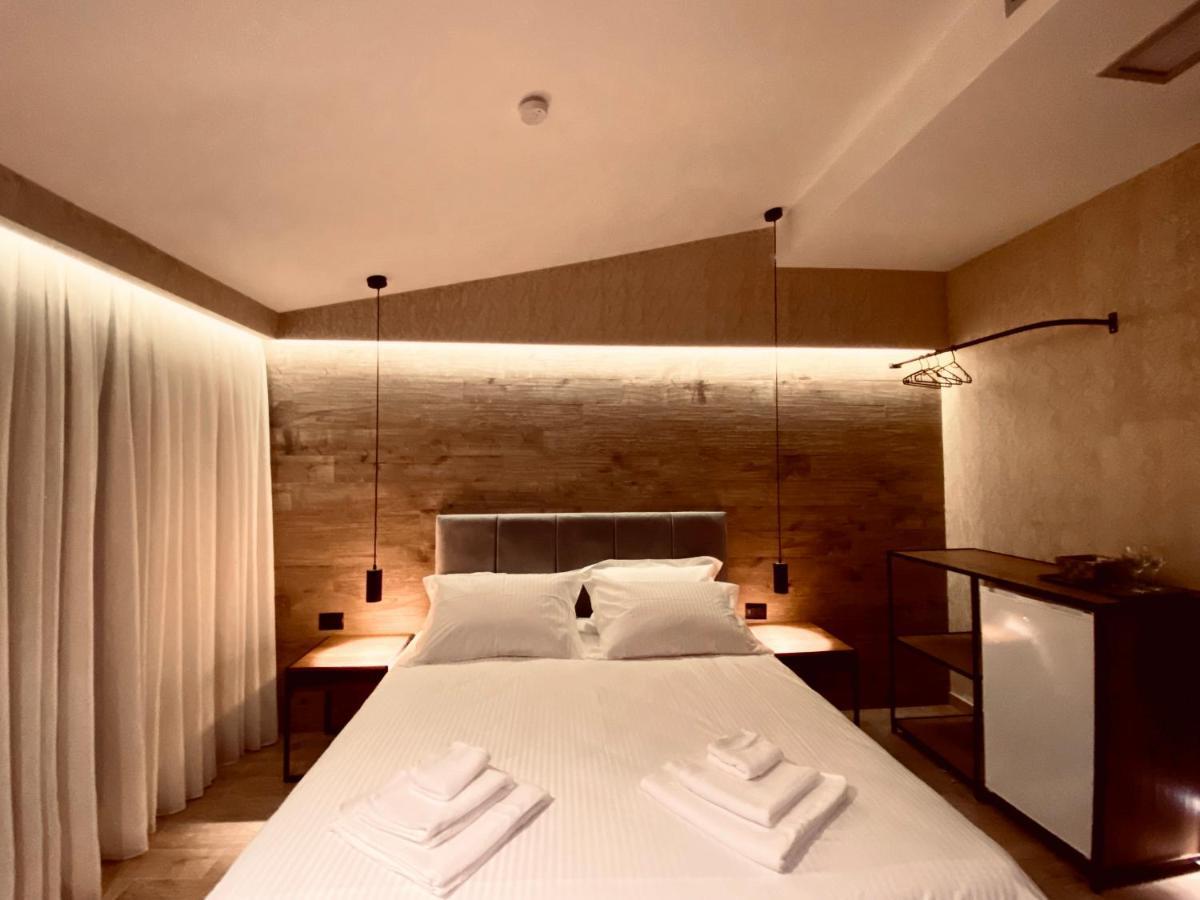 Deluxe Rooms In Blloku Area 地拉那 外观 照片
