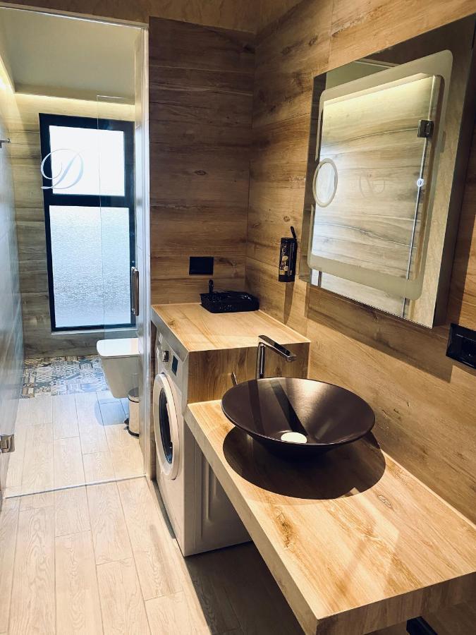 Deluxe Rooms In Blloku Area 地拉那 外观 照片