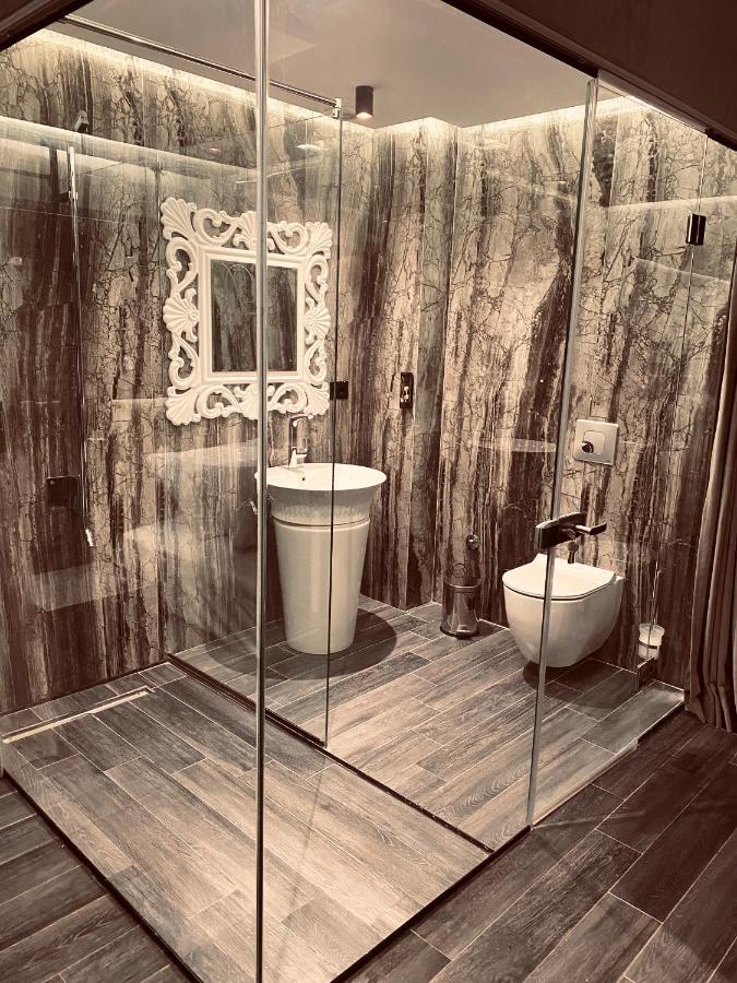 Deluxe Rooms In Blloku Area 地拉那 外观 照片